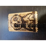 Egyedi kézműves fadoboz kézi gravírozással szurikáta