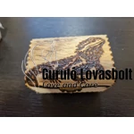 Egyedi kézműves fadoboz kézi gravírozással kaméleon