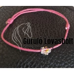 Csúszó csomós Swarovski medálos kézzel fűzött karkötő