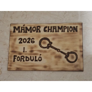 Mámor Champion kézzel gravírozott fa emléktábla