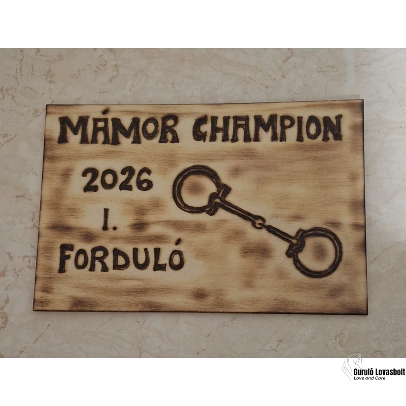 Mámor Champion kézzel gravírozott fa emléktábla